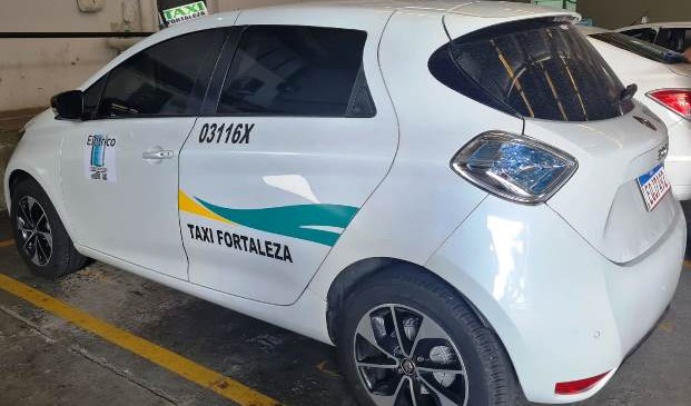 carro elétrico na vistoria da Etufor